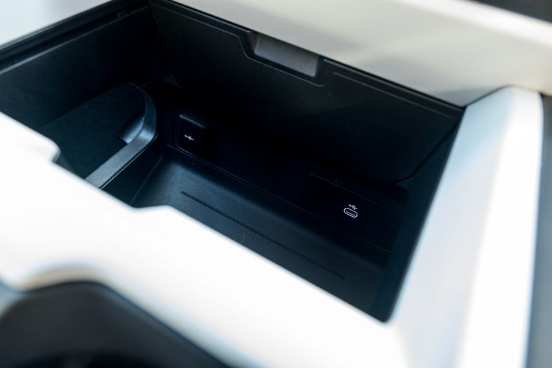 Landrover D250 X-Dynamic HSE Auto