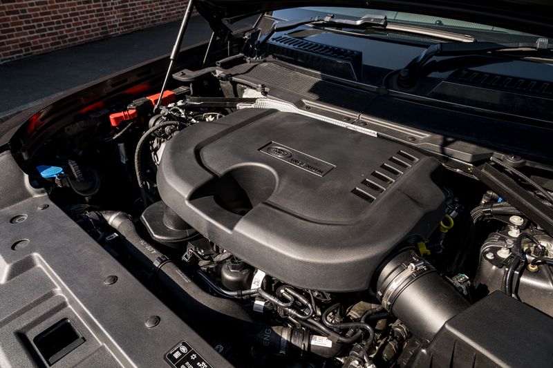 Landrover D250 X-Dynamic HSE Auto