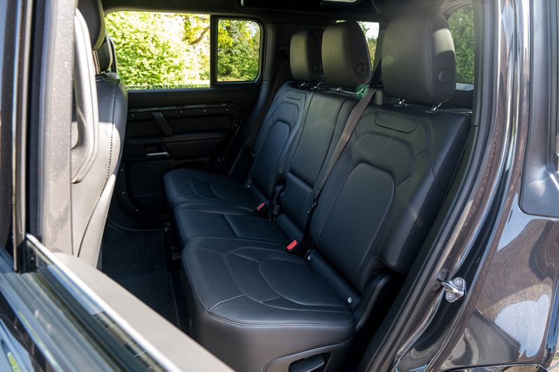 Landrover D250 X-Dynamic HSE Auto