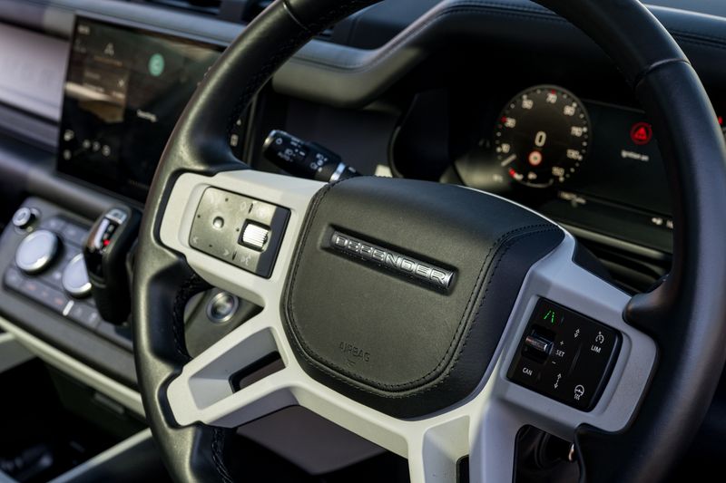 Landrover D250 X-Dynamic HSE Auto