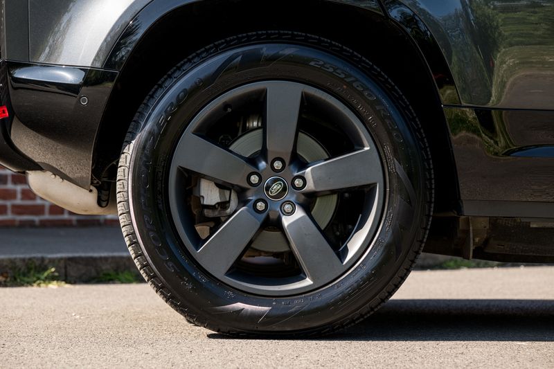 Landrover D250 X-Dynamic HSE Auto