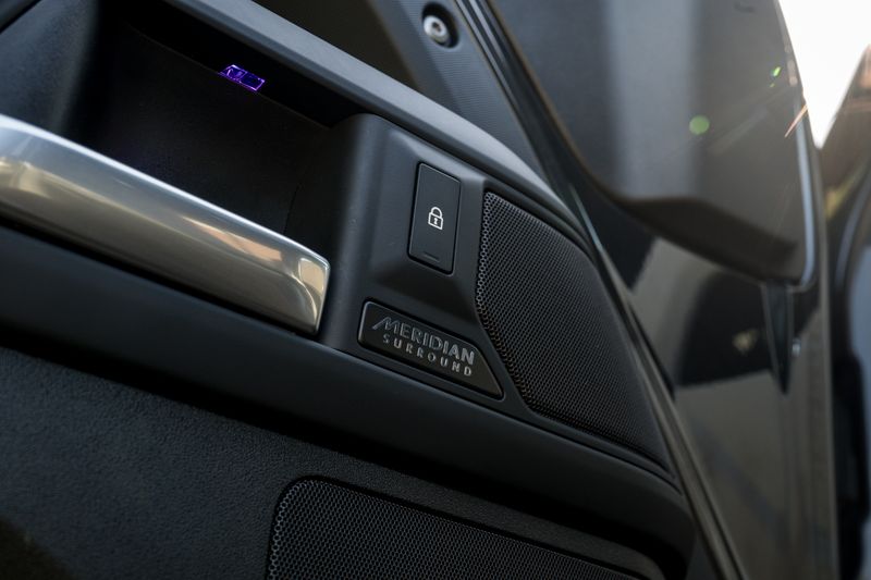 Landrover D250 X-Dynamic HSE Auto