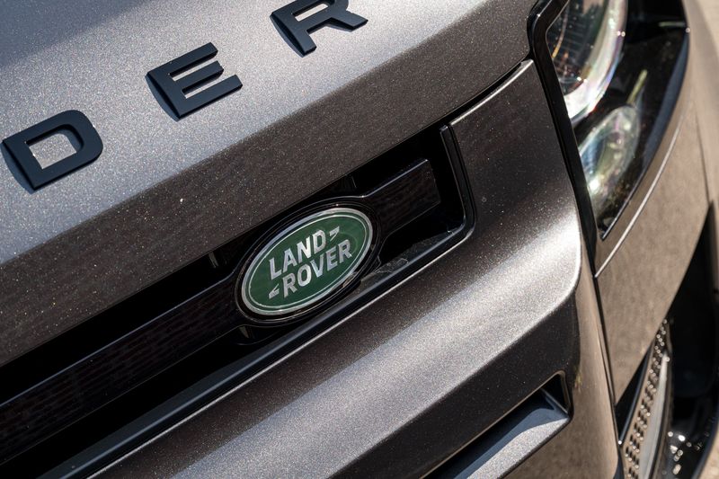 Landrover D250 X-Dynamic HSE Auto