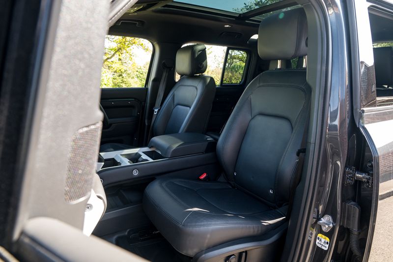 Landrover D250 X-Dynamic HSE Auto