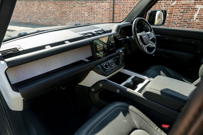 Landrover D250 X-Dynamic HSE Auto