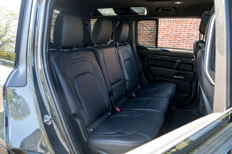 Landrover D250 X-Dynamic HSE Auto