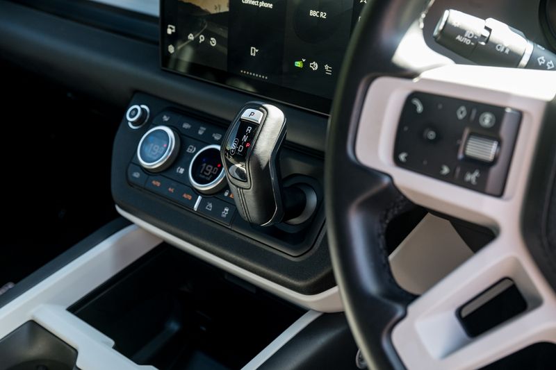 Landrover D250 X-Dynamic HSE Auto