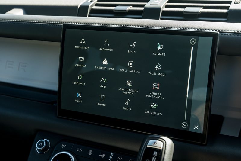 Landrover D250 X-Dynamic HSE Auto