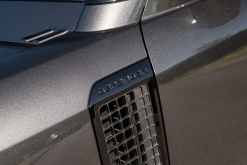 Landrover D250 X-Dynamic HSE Auto