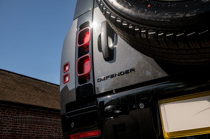 Landrover D250 X-Dynamic HSE Auto