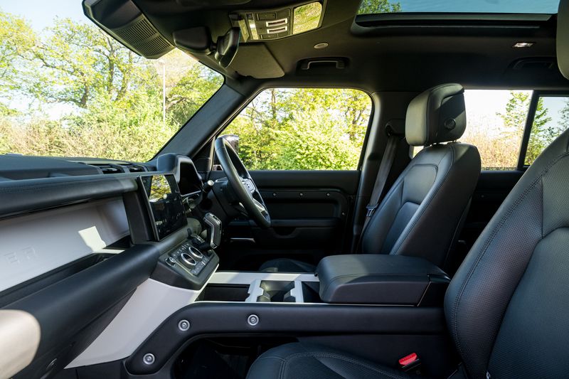 Landrover D250 X-Dynamic HSE Auto