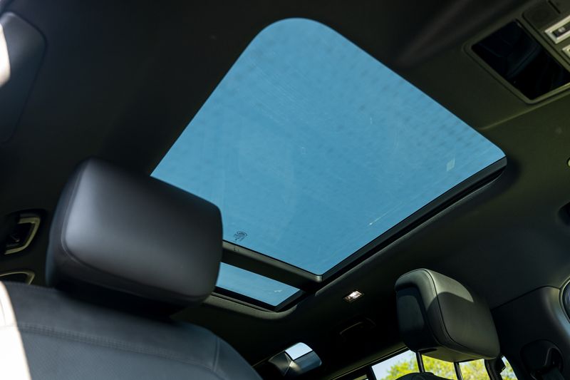 Landrover D250 X-Dynamic HSE Auto