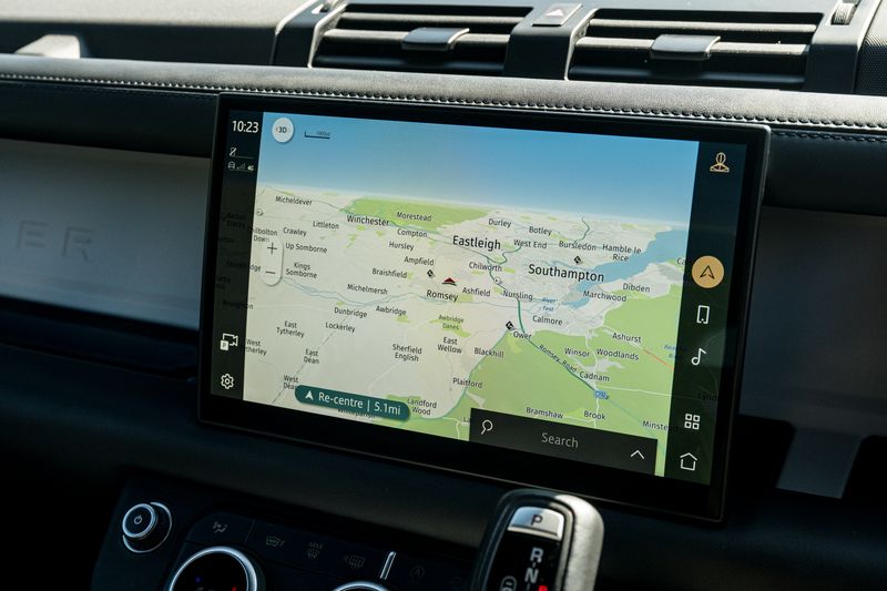 Landrover D250 X-Dynamic HSE Auto