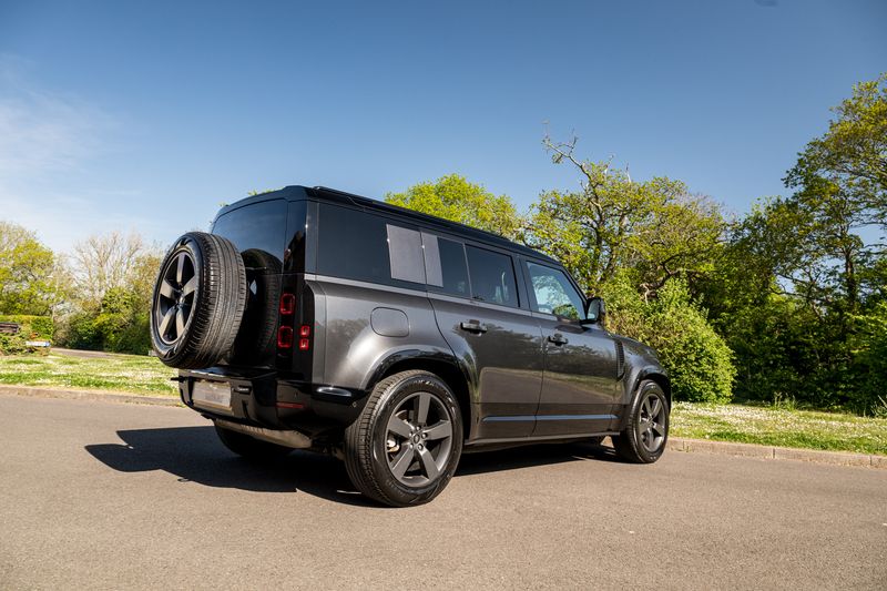 Landrover D250 X-Dynamic HSE Auto