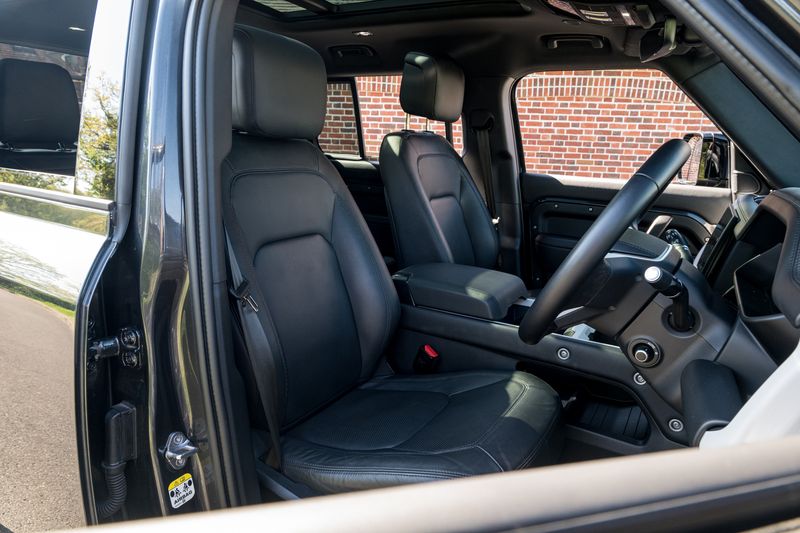 Landrover D250 X-Dynamic HSE Auto