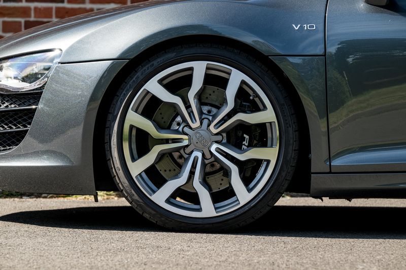 Audi R8 V10 Quarttro (Manual )
