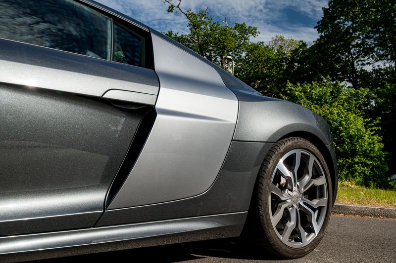 Audi R8 V10 Quarttro (Manual )