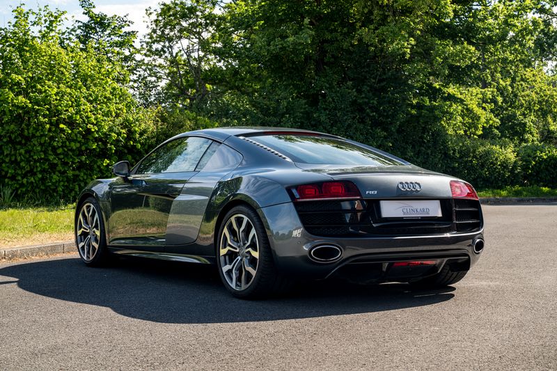 Audi R8 V10 Quarttro (Manual )