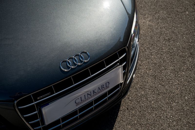 Audi R8 V10 Quarttro (Manual )
