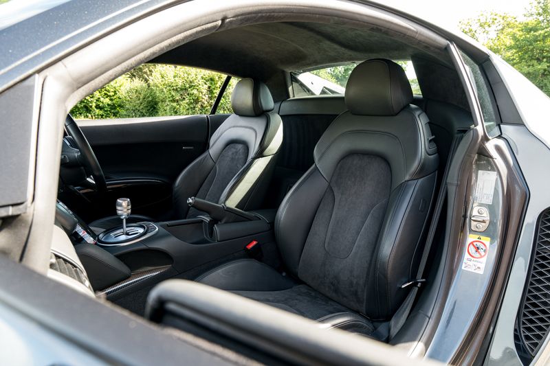 Audi R8 V10 Quarttro (Manual )
