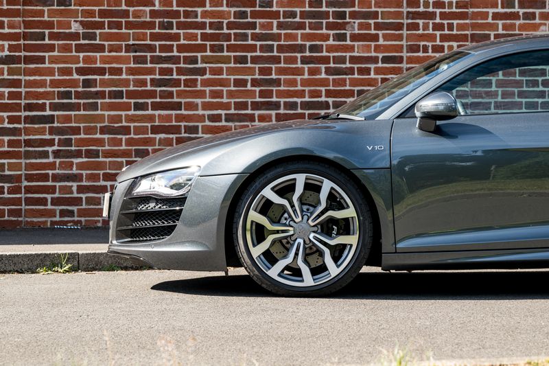 Audi R8 V10 Quarttro (Manual )