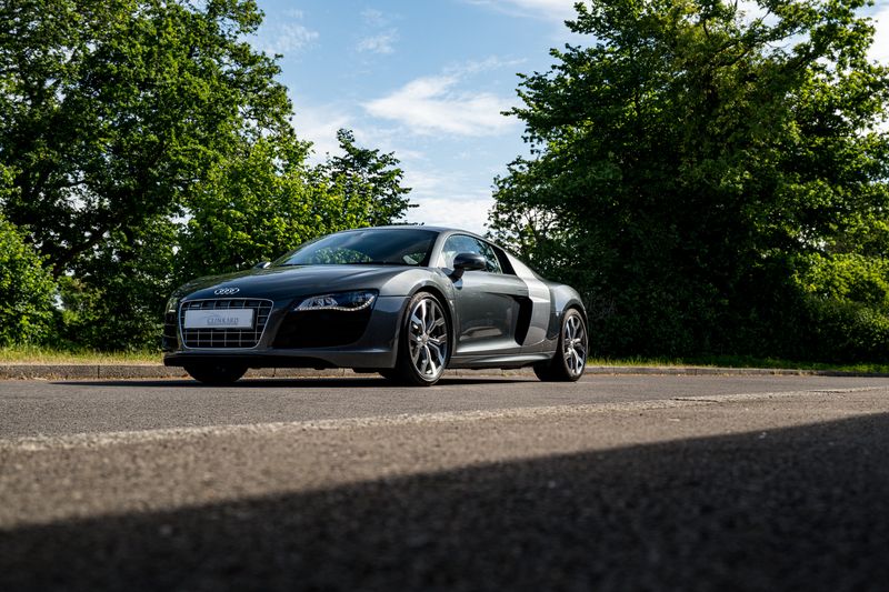 Audi R8 V10 Quarttro (Manual )