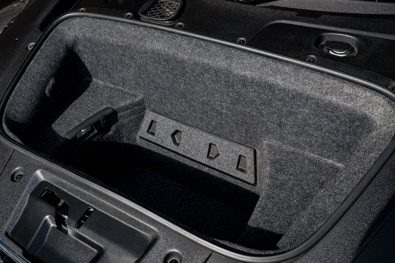 Audi R8 V10 Quarttro (Manual )