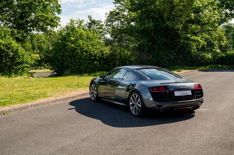 Audi R8 V10 Quarttro (Manual )