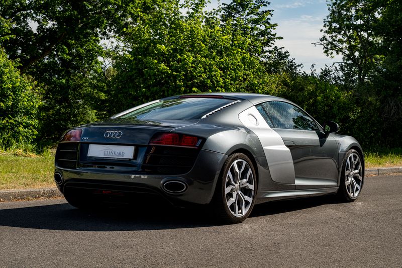 Audi R8 V10 Quarttro (Manual )