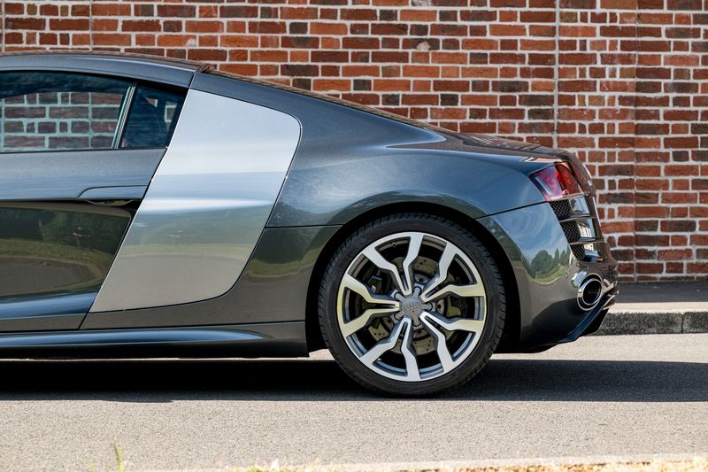 Audi R8 V10 Quarttro (Manual )