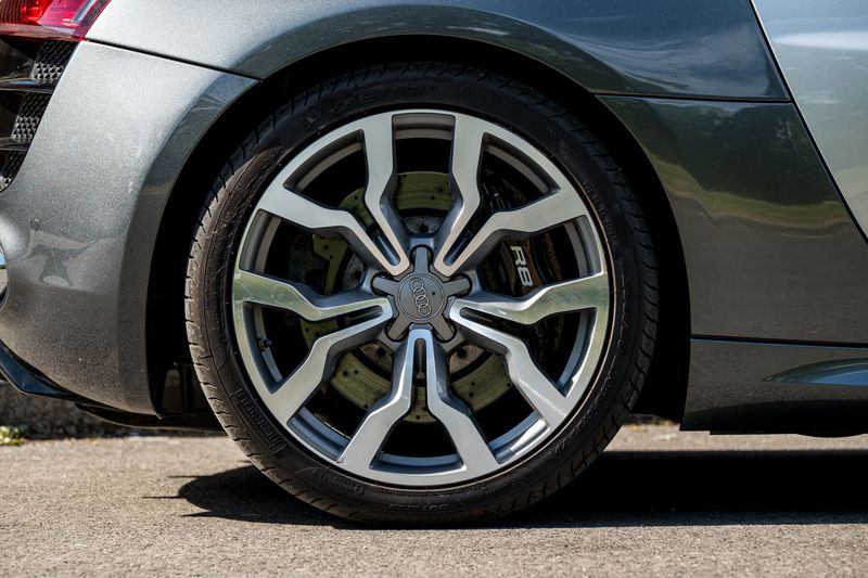 Audi R8 V10 Quarttro (Manual )