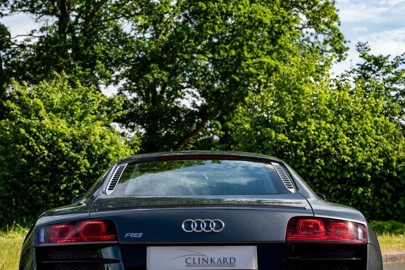 Audi R8 V10 Quarttro (Manual )