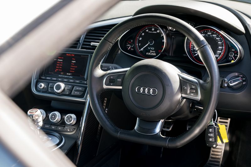 Audi R8 V10 Quarttro (Manual )