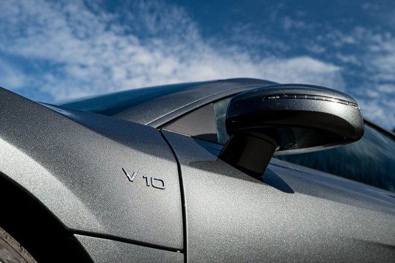 Audi R8 V10 Quarttro (Manual )