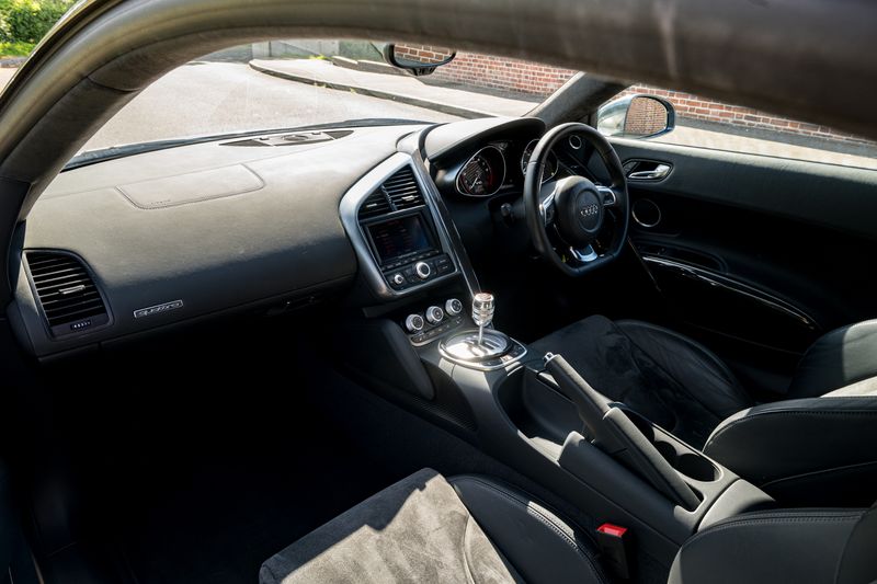 Audi R8 V10 Quarttro (Manual )