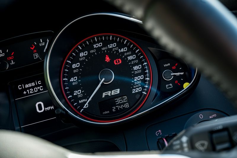 Audi R8 V10 Quarttro (Manual )