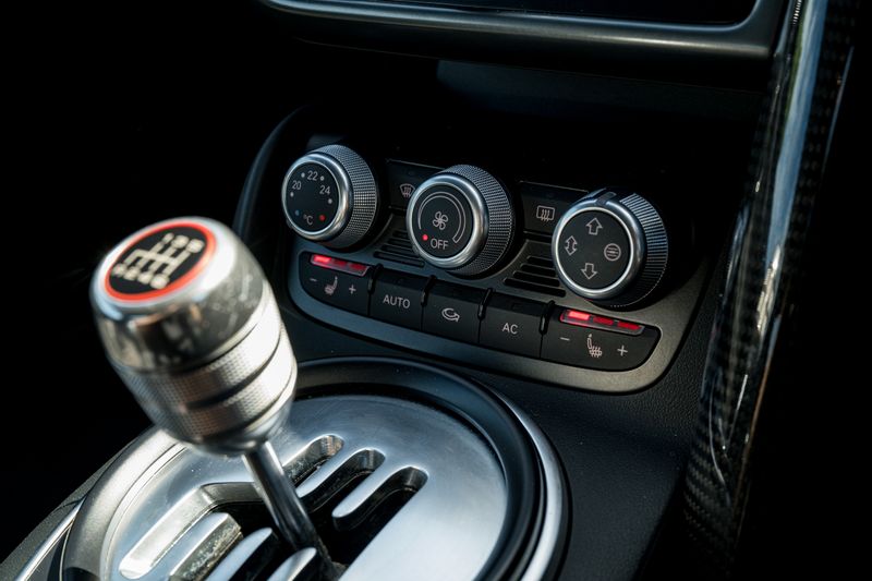Audi R8 V10 Quarttro (Manual )