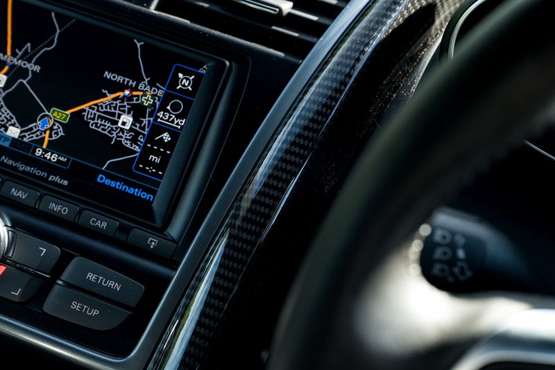 Audi R8 V10 Quarttro (Manual )