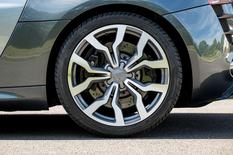 Audi R8 V10 Quarttro (Manual )