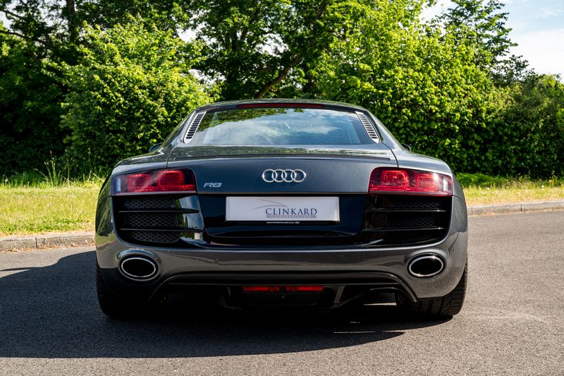 Audi R8 V10 Quarttro (Manual )