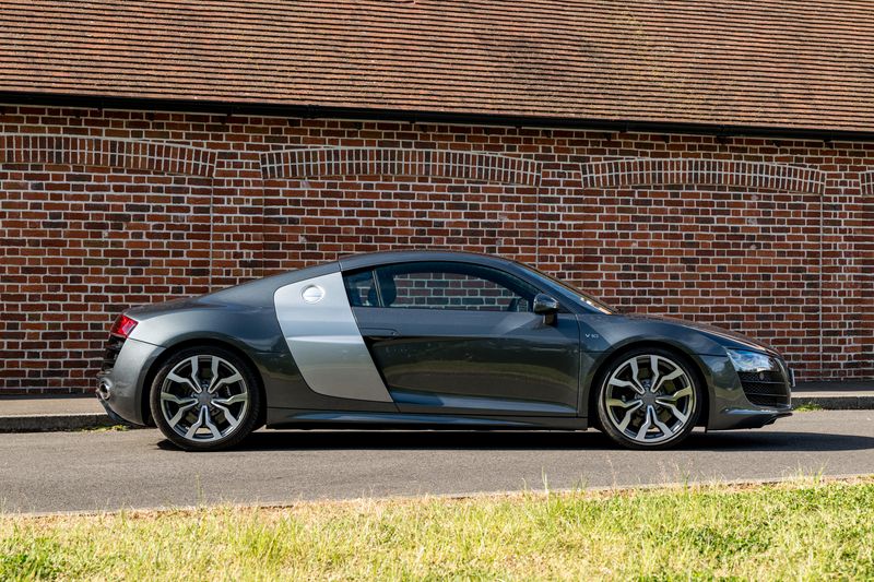 Audi R8 V10 Quarttro (Manual )
