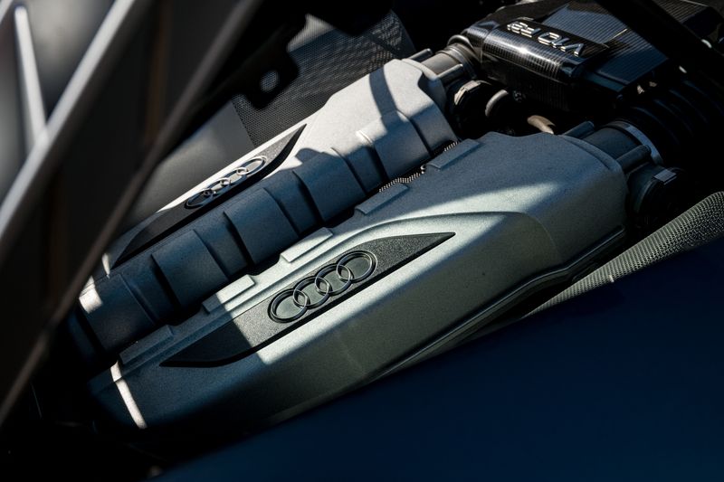 Audi R8 V10 Quarttro (Manual )