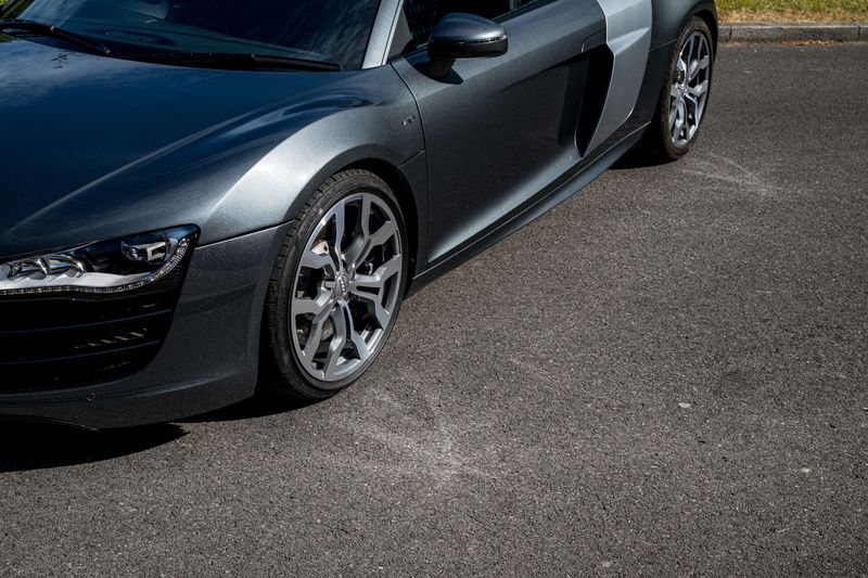 Audi R8 V10 Quarttro (Manual )