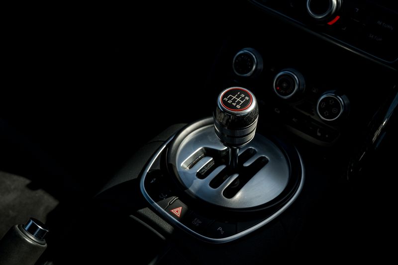 Audi R8 V10 Quarttro (Manual )