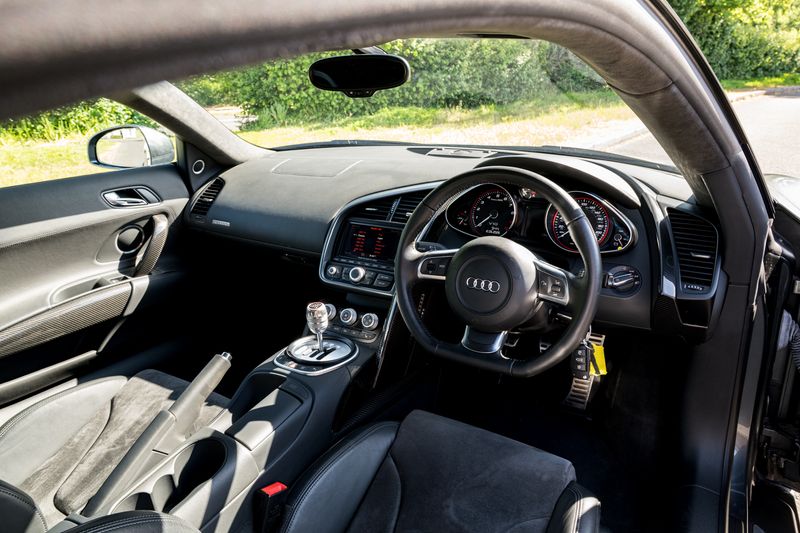 Audi R8 V10 Quarttro (Manual )