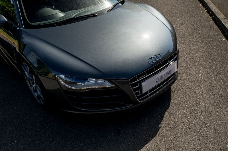 Audi R8 V10 Quarttro (Manual )