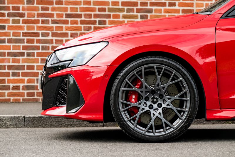 Audi RS3 Carbon Black  Sportback 2.5 TFSI Quattro