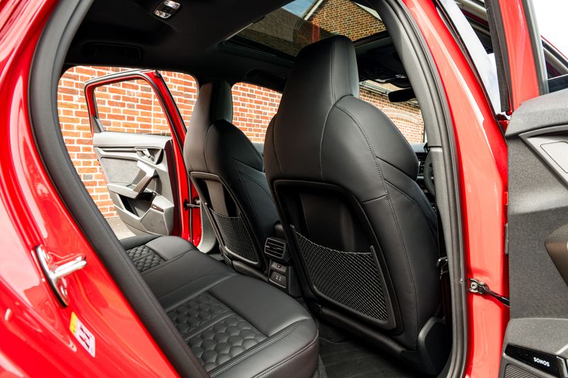 Audi RS3 Carbon Black  Sportback 2.5 TFSI Quattro