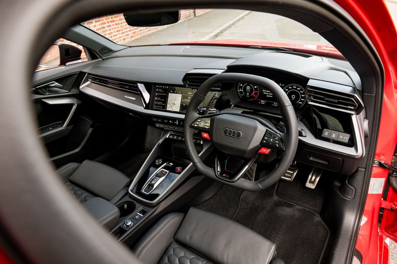 Audi RS3 Carbon Black  Sportback 2.5 TFSI Quattro