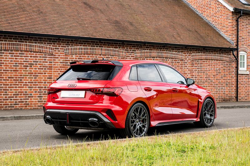 Audi RS3 Carbon Black  Sportback 2.5 TFSI Quattro